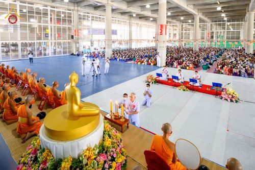 ภาพ No.52029:ประมวลภาพพิธีตักบาตรมิตรภาพไทย-เมียนมาร์ 105 รูป ณ วัดพระธรรมกาย