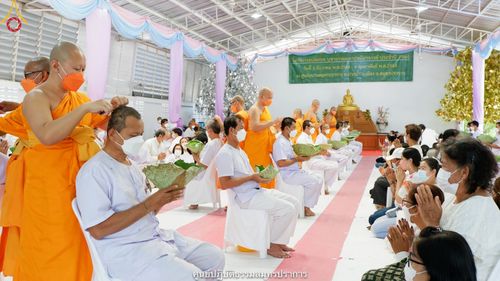 ภาพ No.39559:พิธีตัดปอยผม ปลงผม ขอขมารับผ้าไตรและพิธีบรรพชา ในโครงการอุปสมบท บูชาธรรมมหาปูชนียาจารย์ ประจำปี 2564 ชุดที่ 3