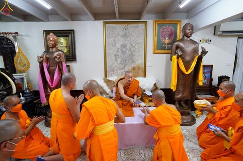 ภาพ No.48412:ประมวลภาพคณะสงฆ์วัดพระธรรมกาย ทำวัตรพระผู้ใหญ่ ในเทศกาลเข้าพรรษา พุทธศักราช 2565