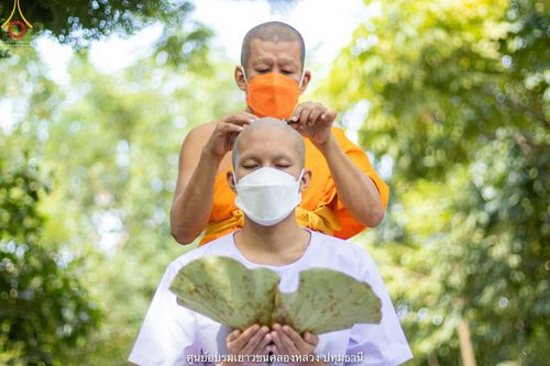 ภาพ No.39707:พิธีตัดปอยผม ปลงผม ขอขมารับผ้าไตรและพิธีบรรพชา ในโครงการอุปสมบท บูชาธรรมมหาปูชนียาจารย์ ประจำปี 2564 ชุดที่ 5