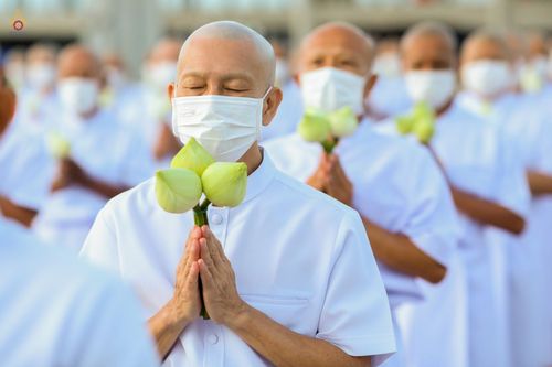 ภาพ No.47515:ประมวลภาพพิธีขอขมาและมอบผ้าไตร โครงการบรรพชาอุปสมบทหมู่ รุ่นเข้าพรรษา 2565