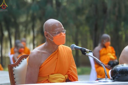 ภาพ No.45898:ประมวลภาพพิธีตักบาตรและทอดผ้าป่า โครงการบรรพชาสามเณรฟื้นฟูพระพุทธศาสนาทั่วไทย ณ อนุสรณ์สถานพระมงคลเทพมุนี