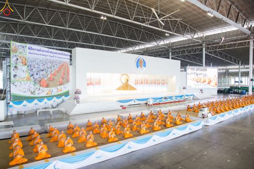 ภาพ No.48169:ประมวลภาพพิธีถวายผ้าอาบน้ำฝน และประทีปโคมไฟ เนื่องในวันอาสาฬหบูชา ประจำปี 2565