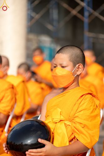 ภาพ No.45947:ประมวลภาพพิธีตักบาตร โครงการบรรพชาสามเณรฟื้นฟูพระพุทธศาสนาทั่วไทย ณ ศูนย์ปฏิบัติธรรมสมุทรปราการบางบ่อ 