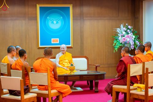 ภาพ No.49395:ประมวลภาพเจ้าคณะจังหวัดไพลินและคณะสงฆ์ ประเทศกัมพูชา เข้าเยี่ยมชมวัดพระธรรมกาย