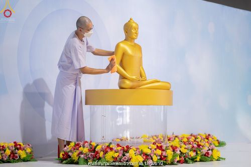 ภาพ No.39997:พิธีตัดปอยผม ปลงผม ขอขมารับผ้าไตรและพิธีบรรพชา ในโครงการอุปสมบท บูชาธรรมมหาปูชนียาจารย์ ประจำปี 2564 ชุดที่ 8