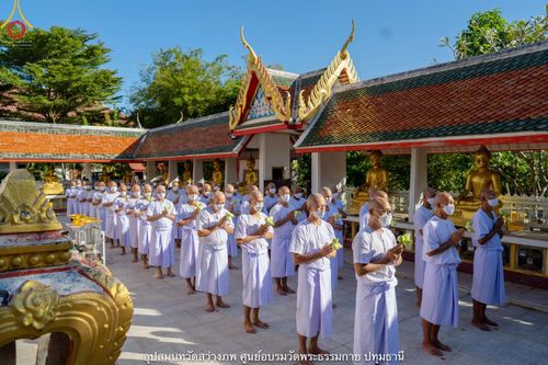 ภาพ No.40415:พิธีตัดปอยผม ปลงผม ขอขมารับผ้าไตรและพิธีบรรพชา ในโครงการอุปสมบท บูชาธรรมมหาปูชนียาจารย์ ประจำปี 2564 ชุดที่ 13