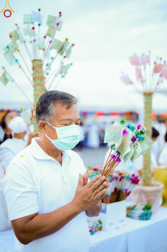 ภาพ No.49469:ประมวลภาพพิธีตักบาตรพระสงฆ์ 1,091 รูป เนื่องในวันแม่แห่งชาติ ณ ตลาดจัมโบ้ ชุดที่ 1