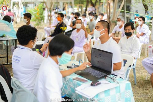 ภาพ No.39280:พิธีตัดปอยผมและปลงผมในโครงการอุปสมบท บูชาธรรมมหาปูชนียาจารย์ ประจำปี 2564 ชุดที่ 1