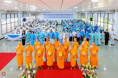 ภาพ No.53224:ประมวลภาพพิธีทำบุญ และฟังเทศน์ บทพระธรรมเทศนาเฉลิมพระธรรมบารมีใน “อุภินนมัตถจรกถา” เนื่องในโอกาสมหามงคลเฉลิมพระชนมพรรษา 90 พรรษา สมเด็จพระนางเจ้าสิริกิติ์ พระบรมราชินีนาถ พระบรมราชชนนีพันปีหลวง