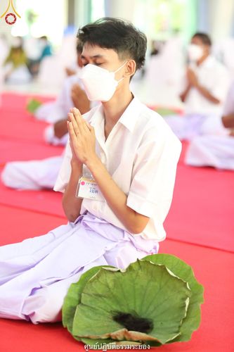 ภาพ No.39459:พิธีตัดปอยผม ปลงผม ขอขมารับผ้าไตรและพิธีบรรพชา ในโครงการอุปสมบท บูชาธรรมมหาปูชนียาจารย์ ประจำปี 2564  ชุดที่ 2