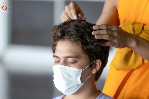 ภาพ No.43917:ประมวลภาพพิธีปลงผม ในโครงการอบรมธรรมทายาทระดับอุดมศึกษา รุ่นที่ 49