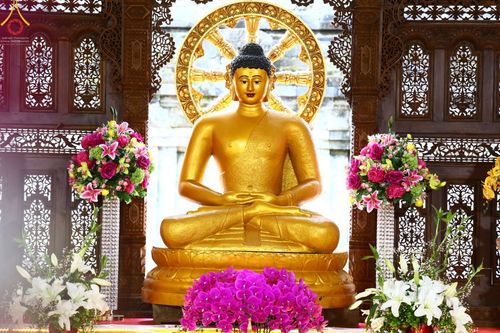 ภาพ No.46331:ประมวลภาพพิธีอัญเชิญน้ำศักดิ์สิทธิ์ จาก Umbul Jumprit Temanggung ไปยังวัดเมินดุต