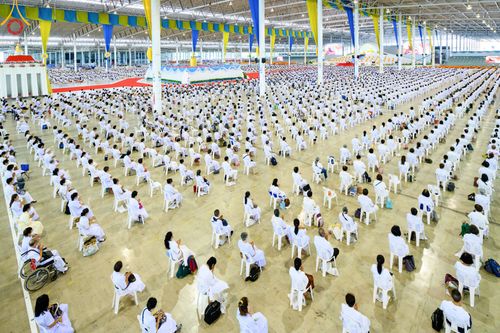 ภาพ No.52284:ประมวลภาพพิธีบูชาข้าวพระ (วันอาทิตย์ต้นเดือนตุลาคม) ณ วัดพระธรรมกาย จ.ปทุมธานี 