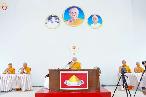 ภาพ No.52132:ประมวลภาพพิธีสักการะพระมงคลเทพมุนี (สด จนฺทสโร) ณ ศูนย์ปฏิบัติธรรมพระมงคลเทพมุนี