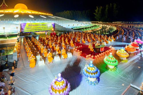 ภาพ No.55329:ประมวลภาพพิธีลอยกระทงธรรม ณ วัดพระธรรมกาย (วันที่ 8 พฤศจิกายน พ.ศ. 2565)