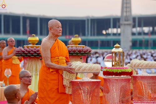 ภาพ No.307820:วันที่ 31 มกราคม พ.ศ. 2569 พิธีจุดประทีปธรรมถวายเป็นพุทธบูชา  และบูชาธรรมมหาปูชนียาจารย์ (ภาพชุดที่ 2) ณ วัดพระธรรมกาย ปทุมธานี ในโครงการธรรมยาตรา กตัญญูบูชา มหาปูชนียาจารย์ พระมงคลเทพมุนี(สด จนฺทสโร) พระผู้ปราบมาร อนุสรณ์สถาน 7 แห่ง ปีที่ 14