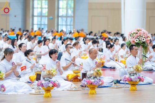 ภาพ No.310702:วันอาทิตย์ที่ 22 กุมภาพันธ์ พ.ศ. 2569 พิธีถวายโคมมาฆประทีป ณ ห้องแก้วสารพัดนึก 2 วัดพระธรรมกาย จ.ปทุมธานี