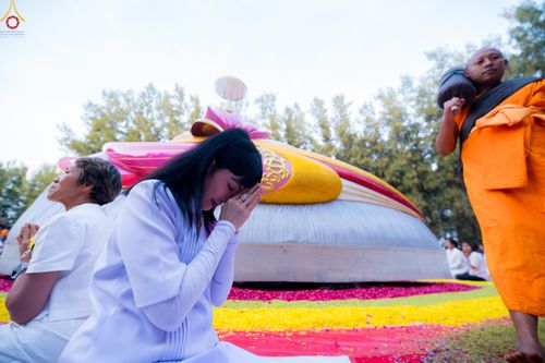 ภาพ No.287545:วันที่ 3 มกราคม พ.ศ. 2569 พิธีต้อนรับพระธรรมยาตรา ในโครงการธรรมยาตรา กตัญญูบูชา มหาปูชนียาจารย์ พระมงคลเทพมุนี(สด จนฺทสโร) พระผู้ปราบมาร อนุสรณ์สถาน 7 แห่ง ปีที่ 14 ณ อนุสรณ์สถานมหาวิหารพระมงคลเทพมุนี (โลตัสแลนด์) อ.สองพี่น้อง จ.สุพรรณบุรี