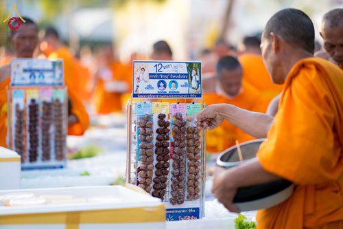 ภาพ No.292726:วันที่ 12 มกราคม พ.ศ. 2569 พิธีถวายภัตตาหารเป็นสังฆทาน แด่พระธรรมยาตรา ณ อนุสรณ์สถานมหาวิหารพระมงคลเทพมุนี (โลตัสแลนด์) อ.สองพี่น้อง จ.สุพรรณบุรี ในโครงการธรรมยาตรา กตัญญูบูชา มหาปูชนียาจารย์ พระมงคลเทพมุนี(สด จนฺทสโร) พระผู้ปราบมาร อนุสรณ์สถาน 7 แห่ง ปี