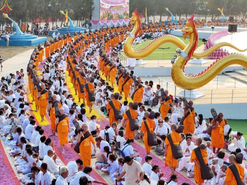 ภาพ No.299656:วันที่ 18 มกราคม พ.ศ. 2569 พิธีต้อนรับพระธรรมยาตรา (ภาพชุดที่ 2) ณ อนุสรณ์สถานลำดับที่ 5  สถานที่เผยแผ่วิชชาธรรมกายครั้งแรก อนุสรณ์สถานบางปลา วัดบางปลา อำเภอบางเลน จังหวัดนครปฐม ในโครงการธรรมยาตรา กตัญญูบูชา มหาปูชนียาจารย์ พระมงคลเทพมุนี(สด จนฺทสโร) พระ