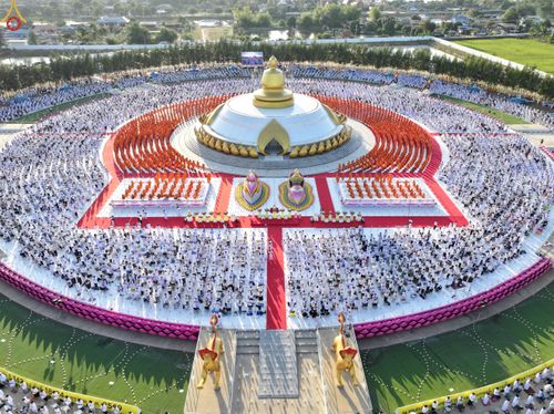 ภาพ No.301924:วันที่ 23 มกราคม พ.ศ. 2569 พิธีจุดประทีปธรรมถวายเป็นพุทธบูชา และบูชาธรรมมหาปูชนียาจารย์  ณ อนุสรณ์สถานลำดับที่ 5 สถานที่เผยแผ่วิชชาธรรมกายครั้งแรก อนุสรณ์สถานบางปลา วัดบางปลา อำเภอบางเลน จังหวัดนครปฐม ในโครงการธรรมยาตรา กตัญญูบูชา มหาปูชนียาจารย์ พระมงคล