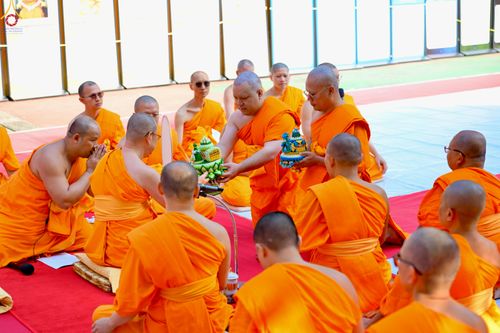 ภาพ No.280757:วันที่ 28 ธันวาคม พ.ศ. 2568 พิธีอุปสมบท โครงการอุปสมบทหมู่ ๘๑ ปี บูชาธรรมหลวงพ่อธัมมชโย ณ สมาคมพุทธ เขตตงช้ง เขตบริหารพิเศษฮ่องกง