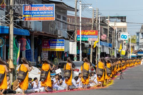 ภาพ No.287769:วันที่ 3 มกราคม พ.ศ. 2569 พิธีต้อนรับพระธรรมยาตรา ครั้งที่ 2 (ภาพชุดที่ 2) ในโครงการธรรมยาตรา กตัญญูบูชา มหาปูชนียาจารย์ พระมงคลเทพมุนี(สด จนฺทสโร) พระผู้ปราบมาร อนุสรณ์สถาน 7 แห่ง ปีที่ 14 ณ อนุสรณ์สถานมหาวิหารพระมงคลเทพมุนี (โลตัสแลนด์) อ.สองพี่น้อง จ.