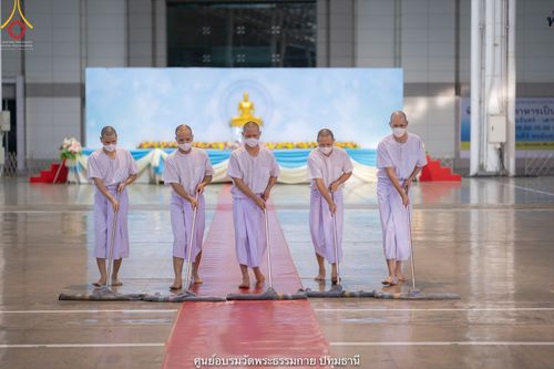 ภาพ No.39995:พิธีตัดปอยผม ปลงผม ขอขมารับผ้าไตรและพิธีบรรพชา ในโครงการอุปสมบท บูชาธรรมมหาปูชนียาจารย์ ประจำปี 2564 ชุดที่ 8