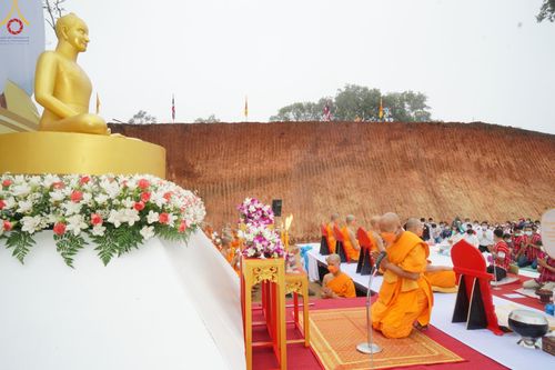 ภาพ No.50609:ประมวลภาพพิธีตักบาตร ณ วัดแม่แพ จ.แม่ฮ่องสอน เนื่องในวันธรรมชัย