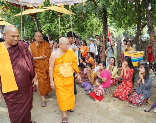ภาพ No.57421:ประมวลภาพพิธีประดิษฐานพระบรมสารีริกธาตุพระเจดีย์ราชาธิราชมุนี ณ วัดอองเซยามิน ประเทศเมียนมาร์