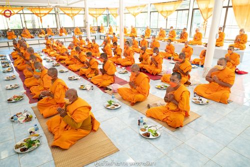 ภาพ No.42054:พิธีตัดปอยผม ปลงผม ขอขมารับผ้าไตรและพิธีบรรพชา ในโครงการอุปสมบท บูชาธรรมมหาปูชนียาจารย์ ประจำปี 2564 ชุดที่ 20