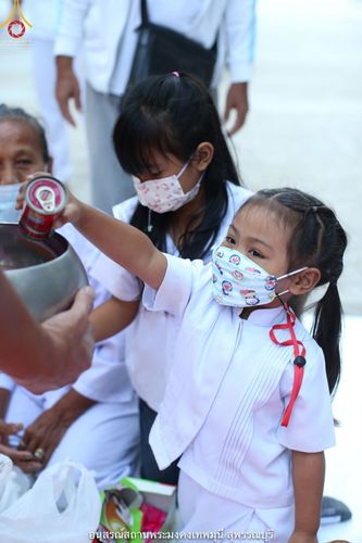 ภาพ No.41019:พิธีตัดปอยผม ปลงผม ขอขมารับผ้าไตรและพิธีบรรพชา ในโครงการอุปสมบท บูชาธรรมมหาปูชนียาจารย์ ประจำปี 2564 ชุดที่ 19