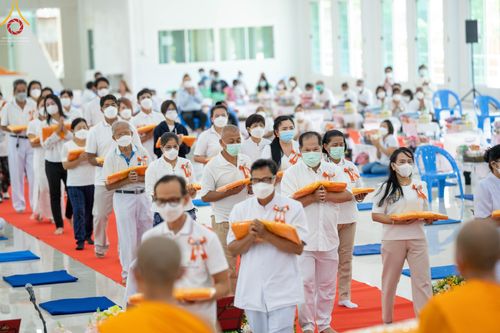 ภาพ No.45355:ประมวลภาพพิธีตักบาตรสามเณรใหม่ โครงการบรรพชาสามเณรฟื้นฟูพระพุทธศาสนาทั่วไทย ณ ศูนย์อบรมเยาวชนนครปฐม