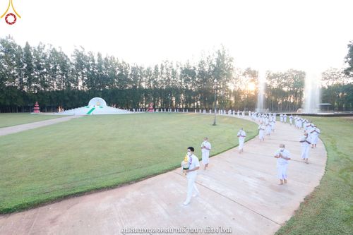 ภาพ No.40661:พิธีตัดปอยผม ปลงผม ขอขมารับผ้าไตรและพิธีบรรพชา ในโครงการอุปสมบท บูชาธรรมมหาปูชนียาจารย์ ประจำปี 2564 ชุดที่ 15