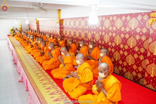 ภาพ No.40918:พิธีตัดปอยผม ปลงผม ขอขมารับผ้าไตรและพิธีบรรพชา ในโครงการอุปสมบท บูชาธรรมมหาปูชนียาจารย์ ประจำปี 2564 ชุดที่ 18