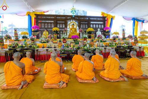 ภาพ No.46332:ประมวลภาพพิธีอัญเชิญน้ำศักดิ์สิทธิ์ จาก Umbul Jumprit Temanggung ไปยังวัดเมินดุต