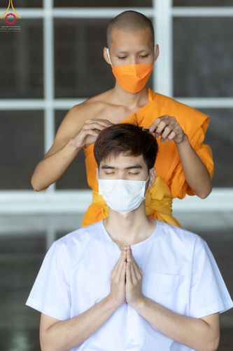 ภาพ No.43916:ประมวลภาพพิธีปลงผม ในโครงการอบรมธรรมทายาทระดับอุดมศึกษา รุ่นที่ 49