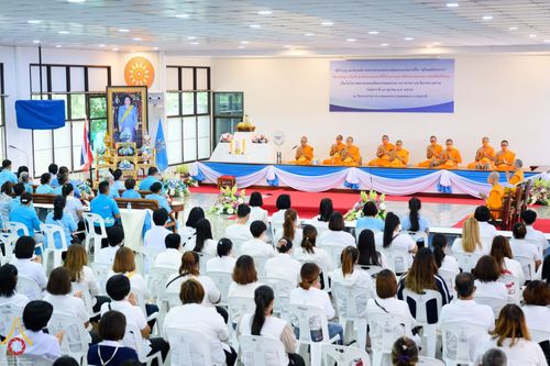 ภาพ No.53228:ประมวลภาพพิธีทำบุญ และฟังเทศน์ บทพระธรรมเทศนาเฉลิมพระธรรมบารมีใน “อุภินนมัตถจรกถา” เนื่องในโอกาสมหามงคลเฉลิมพระชนมพรรษา 90 พรรษา สมเด็จพระนางเจ้าสิริกิติ์ พระบรมราชินีนาถ พระบรมราชชนนีพันปีหลวง