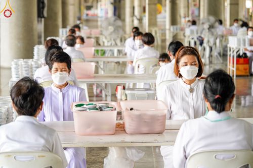 ภาพ No.49415:ประมวลภาพสาธุชนร่วมรับบุญ แกะถ่าน Led วันที่ 10 สิงหาคม พ.ศ. 2565 ณ วัดพระธรรมกาย