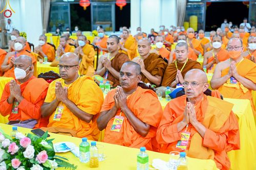 ภาพ No.46042:ประมวลภาพพิธีถวายพระบรมสารีริกธาตุ และบรรจุรัตนชาติเพื่อประดิษฐานเจดีย์ 3 แห่งในประเทศเวียดนาม พ.ศ. 2565