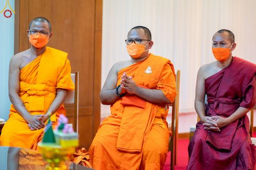 ภาพ No.49394:ประมวลภาพเจ้าคณะจังหวัดไพลินและคณะสงฆ์ ประเทศกัมพูชา เข้าเยี่ยมชมวัดพระธรรมกาย