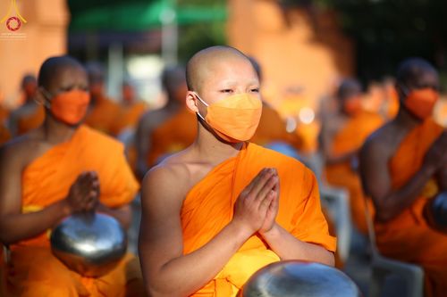 ภาพ No.43393: พิธีตักบาตรพระ 1,000 รูป ถวายเป็นพุทธบูชา ณ วัดห้วยตองสัก  จ.เชียงใหม่