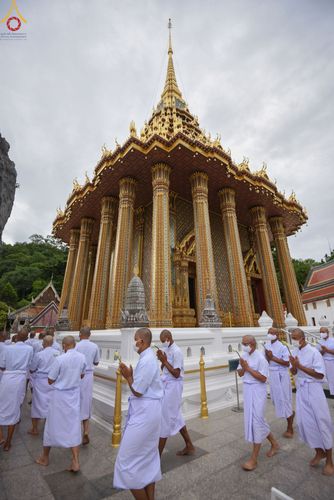ภาพ No.48025:ประมวลภาพพิธีเวียนประทักษิณ และบรรพชาอุปสมบท รุ่นเข้าพรรษา ปี 2565