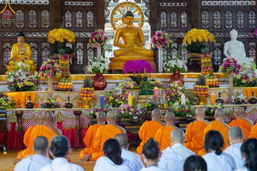 ภาพ No.46333:ประมวลภาพพิธีอัญเชิญน้ำศักดิ์สิทธิ์ จาก Umbul Jumprit Temanggung ไปยังวัดเมินดุต