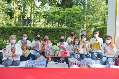 ภาพ No.45988:ประมวลภาพพิธีตักบาตร โครงการบรรพชาสามเณรฟื้นฟูพระพุทธศาสนาทั่วไทย ณ ณ ธุดงคสถานจันทปุระ