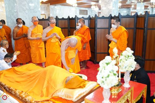 ภาพ No.40745:คณะสงฆ์วัดพระธรรมกาย ร่วมสรงน้ำสรีระสังขาร สมเด็จพระมหารัชมังคลาจารย์ (ช่วง วรปุญโญ