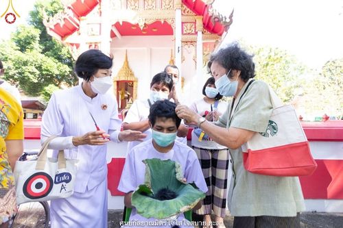 ภาพ No.40075:พิธีตัดปอยผม ปลงผม ขอขมารับผ้าไตรและพิธีบรรพชา ในโครงการอุปสมบท บูชาธรรมมหาปูชนียาจารย์ ประจำปี 2564 ชุดที่ 9