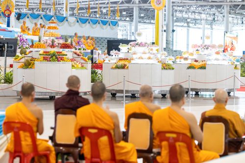 ภาพ No.52291:ประมวลภาพพิธีบูชาข้าวพระ (วันอาทิตย์ต้นเดือนตุลาคม) ณ วัดพระธรรมกาย จ.ปทุมธานี 