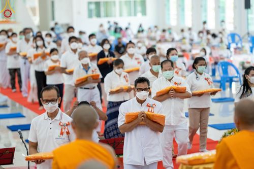 ภาพ No.45353:ประมวลภาพพิธีตักบาตรสามเณรใหม่ โครงการบรรพชาสามเณรฟื้นฟูพระพุทธศาสนาทั่วไทย ณ ศูนย์อบรมเยาวชนนครปฐม